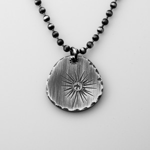 Collier noir antique pendentif étoile brillante collier rond en acier inoxydable